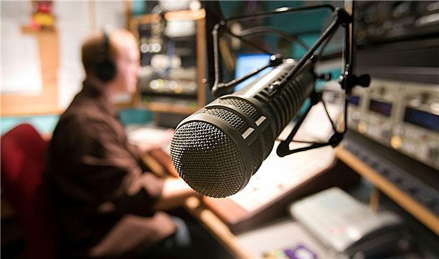 لماذا تبث المحطة الإذاعية نفسها في مدن مختلفة على موجات مختلفة؟