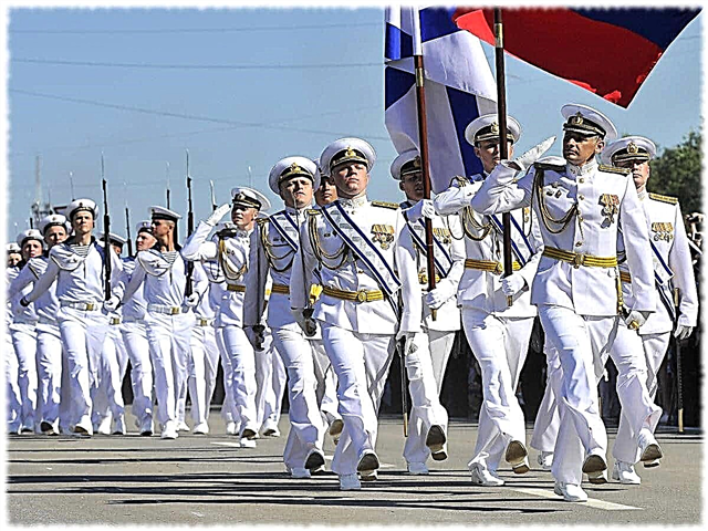 Kodėl jūreiviai turi baltą uniformą? Priežastys, nuotraukos ir vaizdo įrašai