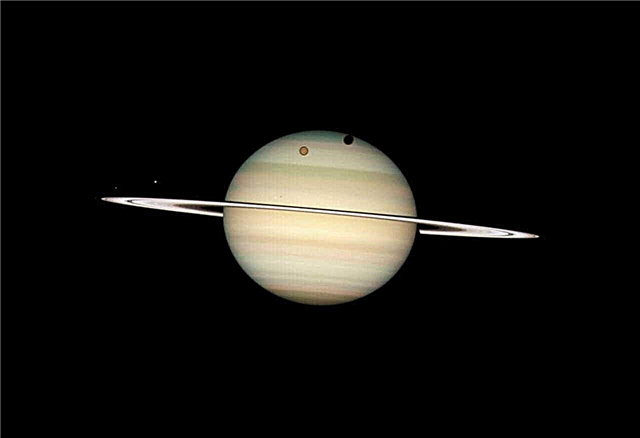 Кільця Сатурна - вік і зникнення, фото і відео