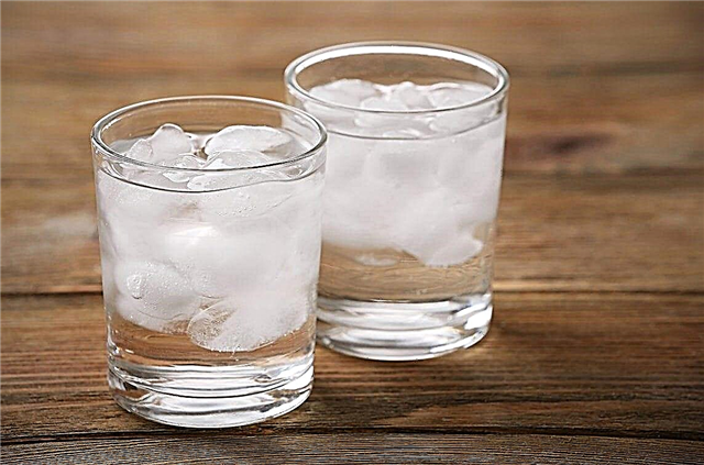 Warum, wenn Eisberge schmelzen, steigt der Wasserstand, aber wenn Eis in einem Glas mit Flüssigkeit schmilzt - nein?
