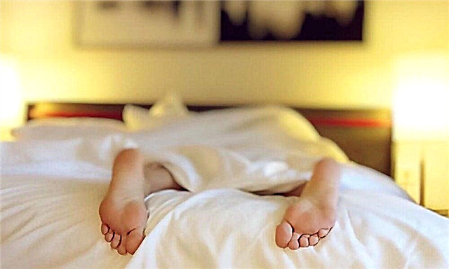 Warum kannst du nicht mit den Füßen zur Tür schlafen? Gründe, Fotos und Videos