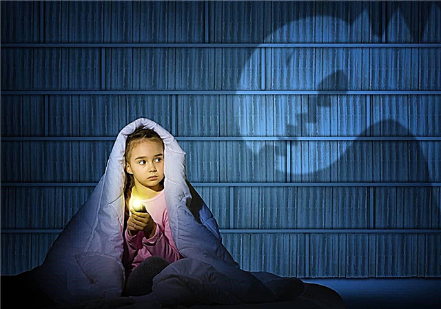Why is the child afraid of the dark? Reasons to do, photo and video