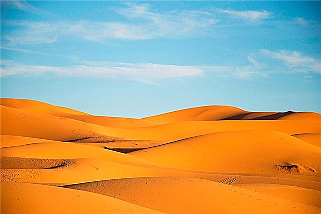 What is the thickness of sand in deserts?