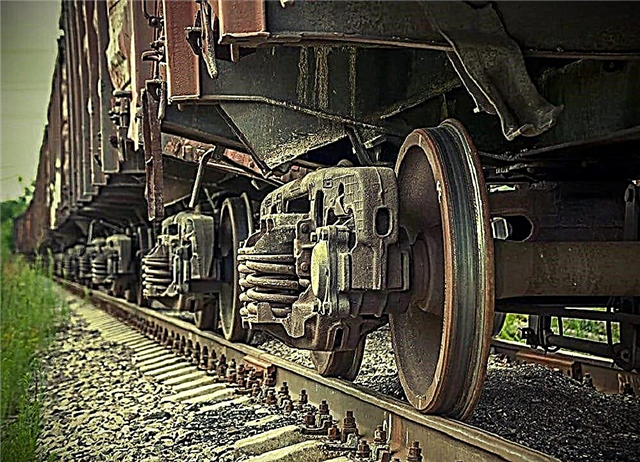 Por que as rodas do trem não derrapam nos trilhos lisos?